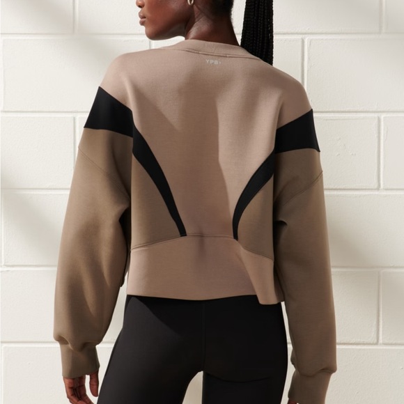 Abercrombie & Fitch YPB neoKNIT Mini Crew (M) - Picture 2 of 2